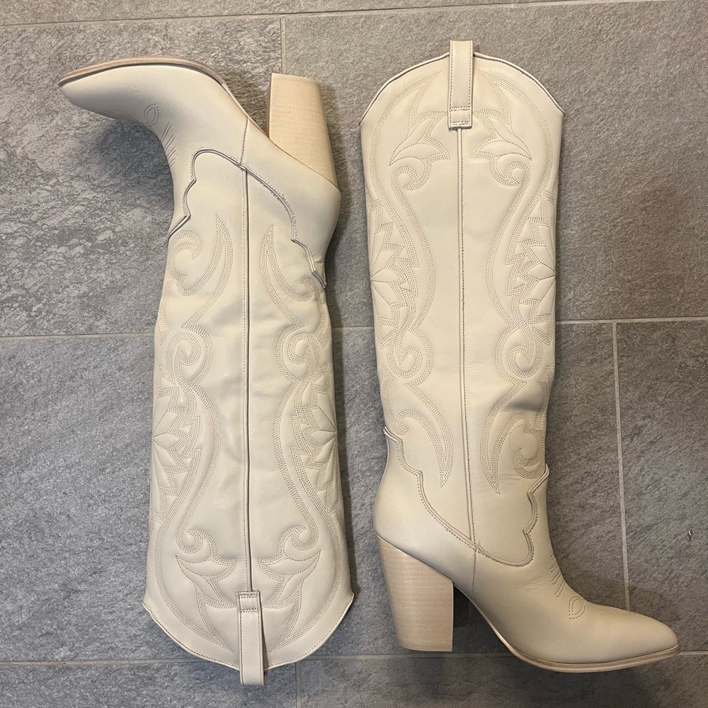 Brand new never worn Steve Madden Western Boot in bone leather.